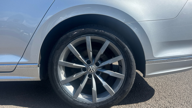 Volkswagen Passat 2.0 TDI R-Line 4dr DSG [Panoramic Roof] Diesel Saloon